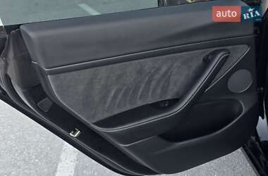 Седан Tesla Model 3 2022 в 