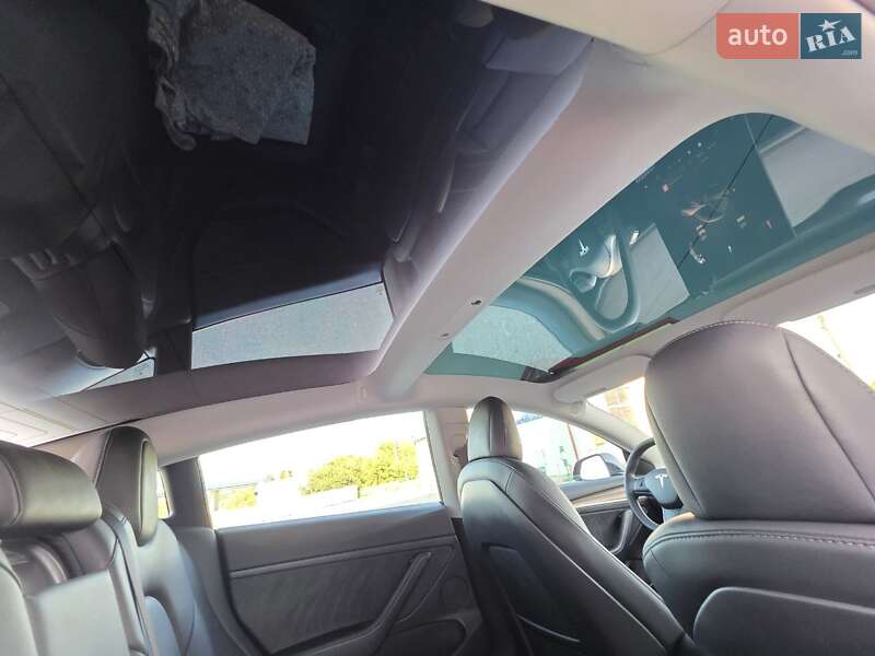Седан Tesla Model 3 2022 в Тернополі