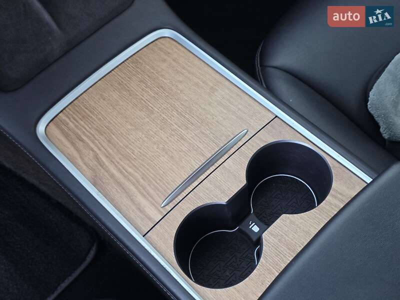 Седан Tesla Model 3 2022 в Тернополі