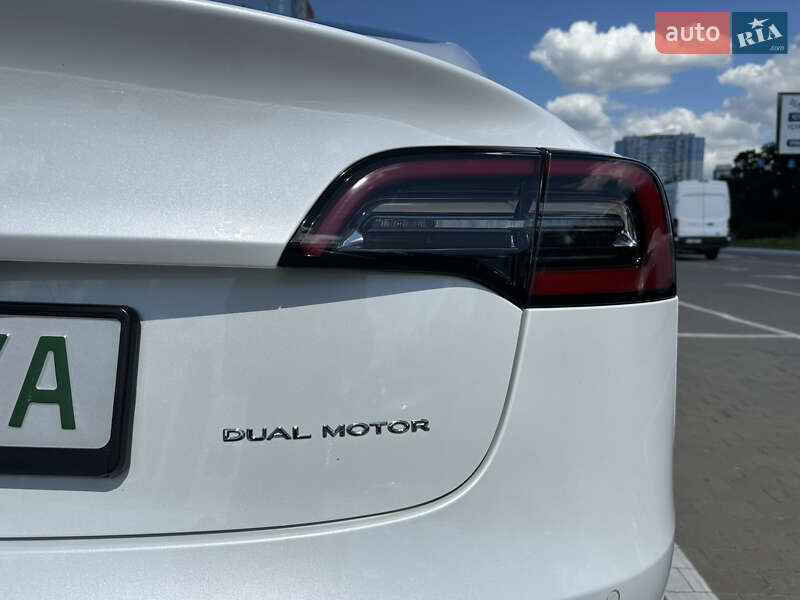 Седан Tesla Model 3 2019 в Києві