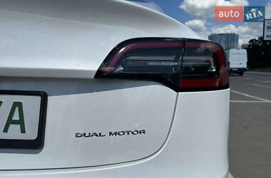 Седан Tesla Model 3 2019 в 