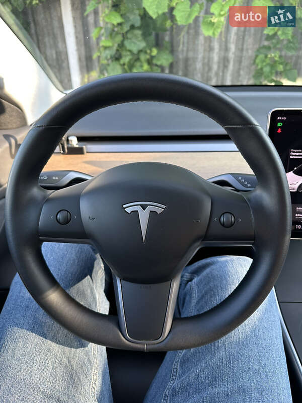 Седан Tesla Model 3 2019 в Києві