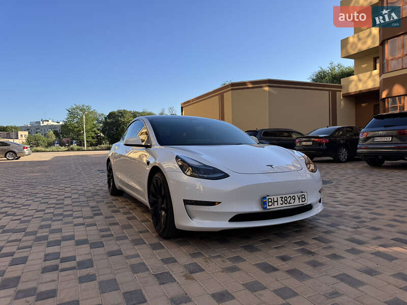 Седан Tesla Model 3 2022 в Измаиле