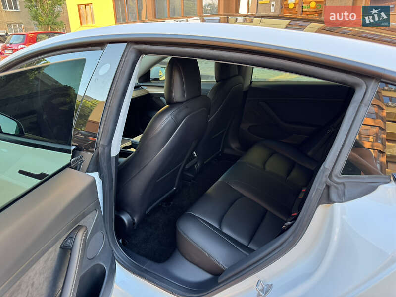 Седан Tesla Model 3 2022 в Измаиле