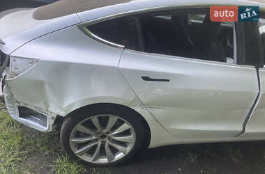 Седан Tesla Model 3 2020 в 