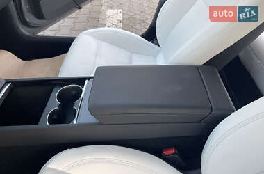Седан Tesla Model 3 2024 в 