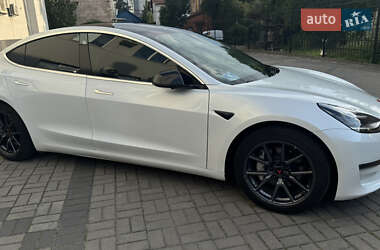 Седан Tesla Model 3 2019 в 