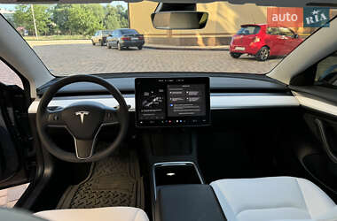 Седан Tesla Model 3 2023 в 
