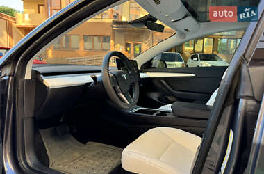 Седан Tesla Model 3 2023 в 
