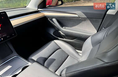 Седан Tesla Model 3 2022 в 