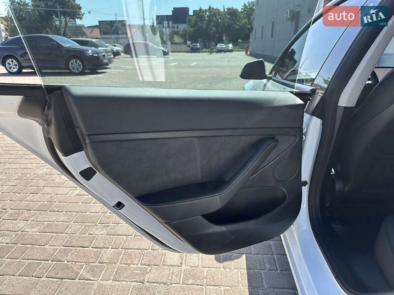 Седан Tesla Model 3 2022 в Львові