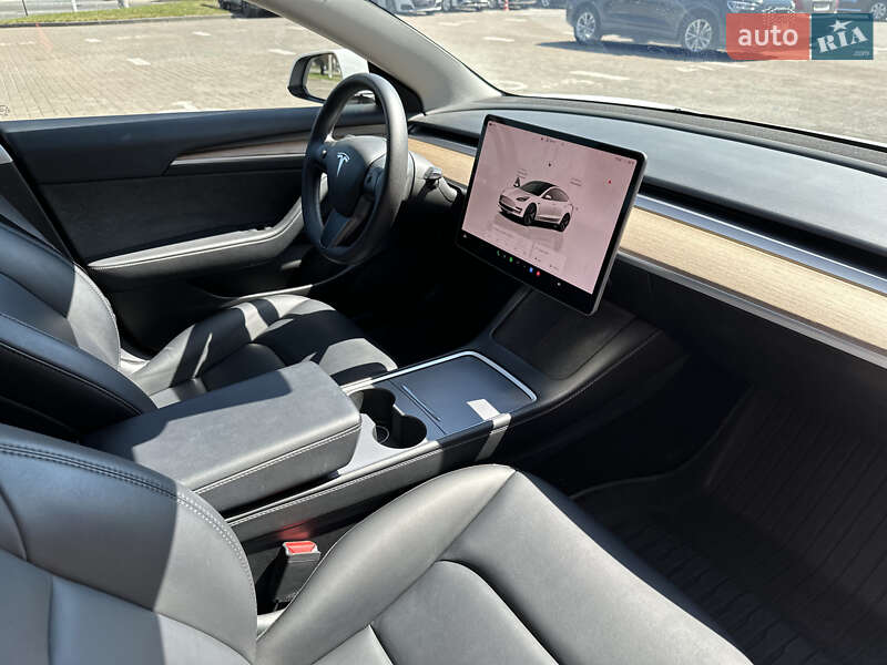 Седан Tesla Model 3 2022 в Львові