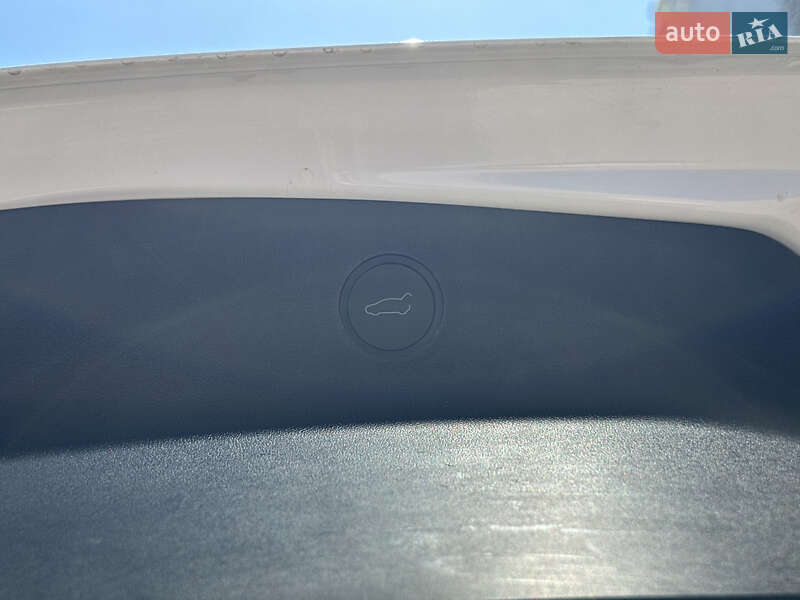 Седан Tesla Model 3 2022 в Львові