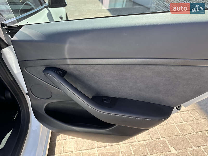 Седан Tesla Model 3 2022 в Львові