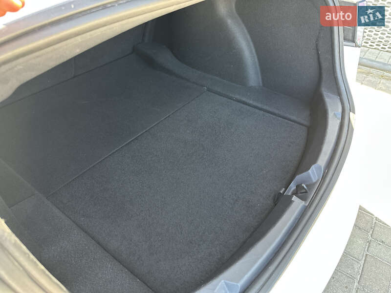 Седан Tesla Model 3 2022 в Львові