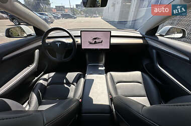 Седан Tesla Model 3 2022 в 
