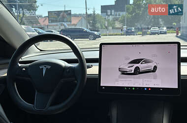 Седан Tesla Model 3 2022 в 