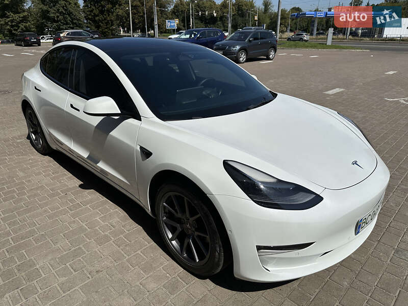 Седан Tesla Model 3 2022 в Львові