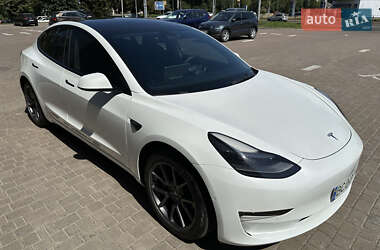 Седан Tesla Model 3 2022 в 
