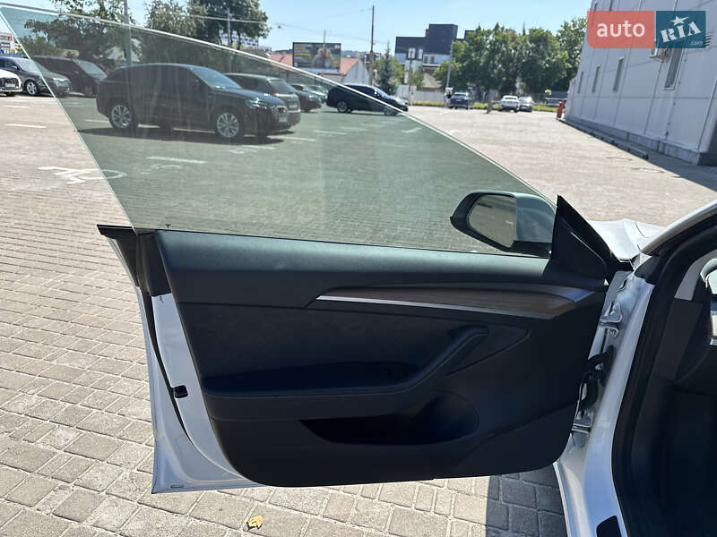 Седан Tesla Model 3 2022 в Львові
