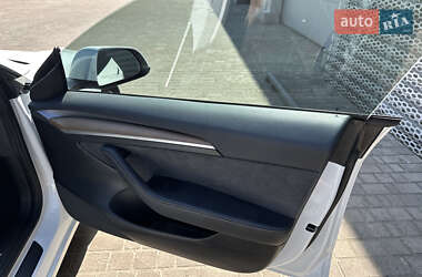 Седан Tesla Model 3 2022 в 