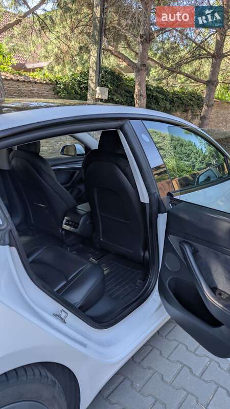 Седан Tesla Model 3 2022 в Луцьку