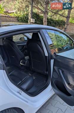 Седан Tesla Model 3 2022 в 