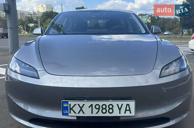 Седан Tesla Model 3 2024 в 