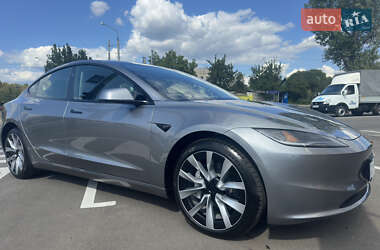 Седан Tesla Model 3 2024 в 