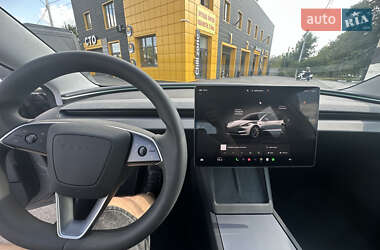 Седан Tesla Model 3 2024 в 