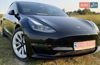 Седан Tesla Model 3 2021 в 