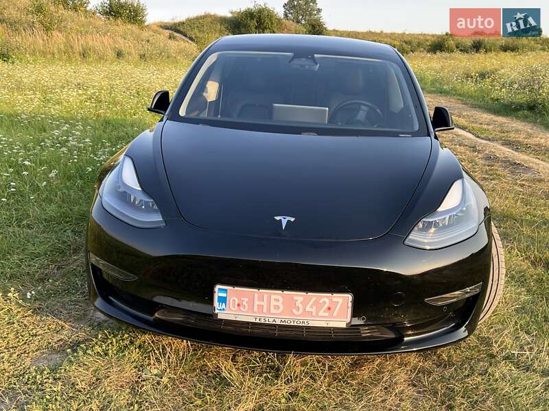 Седан Tesla Model 3 2021 в Луцке