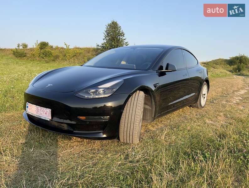Седан Tesla Model 3 2021 в Луцке