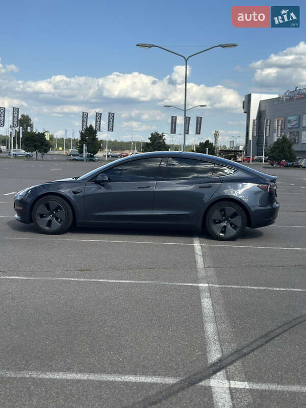 Седан Tesla Model 3 2021 в Києві