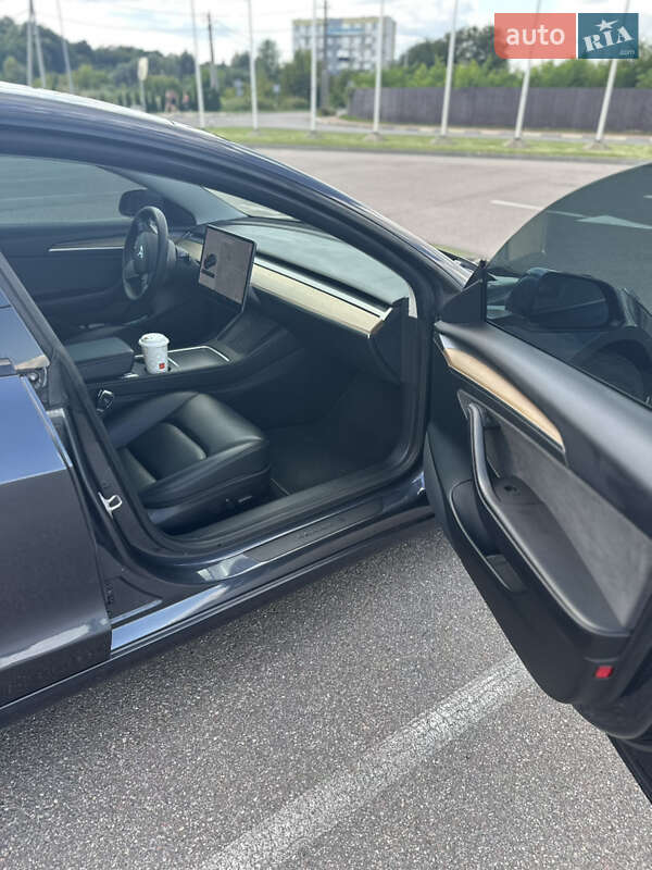 Седан Tesla Model 3 2021 в Києві