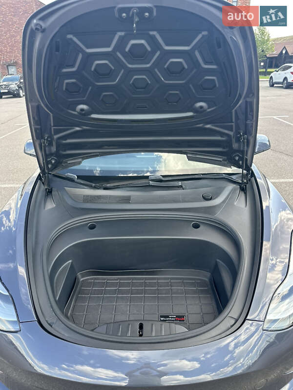Седан Tesla Model 3 2021 в Києві