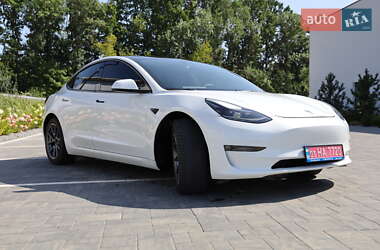 Седан Tesla Model 3 2021 в 