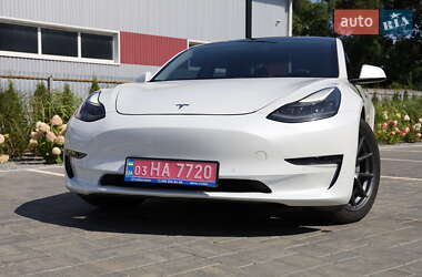Седан Tesla Model 3 2021 в 