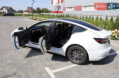 Седан Tesla Model 3 2021 в 