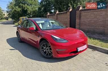 Седан Tesla Model 3 2021 в 