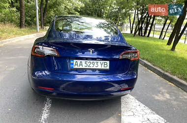 Седан Tesla Model 3 2021 в 