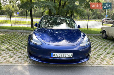 Седан Tesla Model 3 2021 в 
