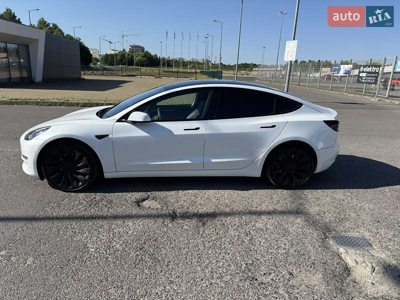 Седан Tesla Model 3 2021 в Львові