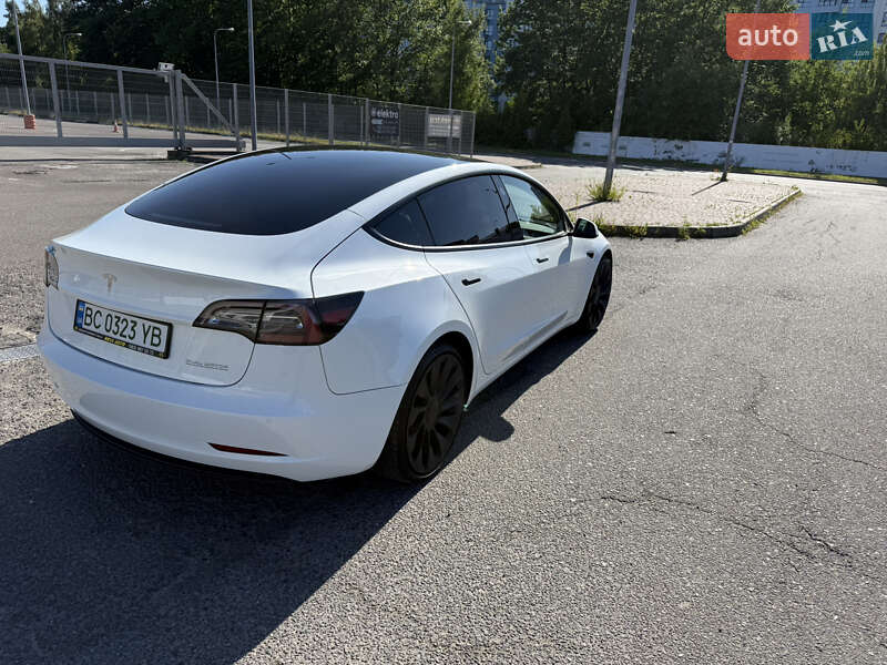 Седан Tesla Model 3 2021 в Львові
