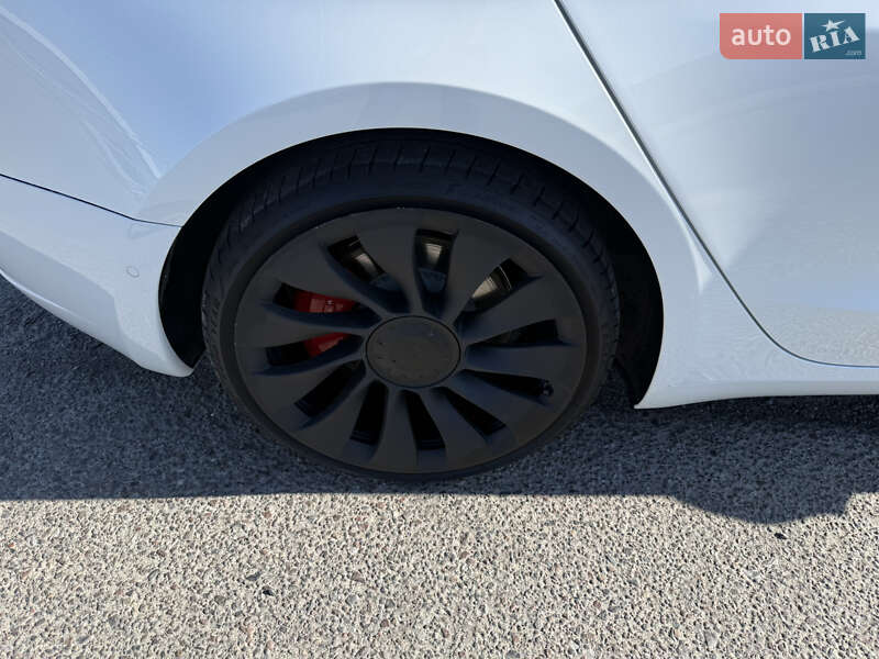 Седан Tesla Model 3 2021 в Львові