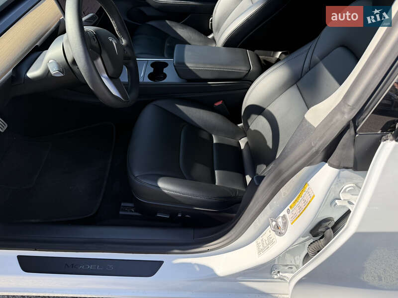 Седан Tesla Model 3 2021 в Львові