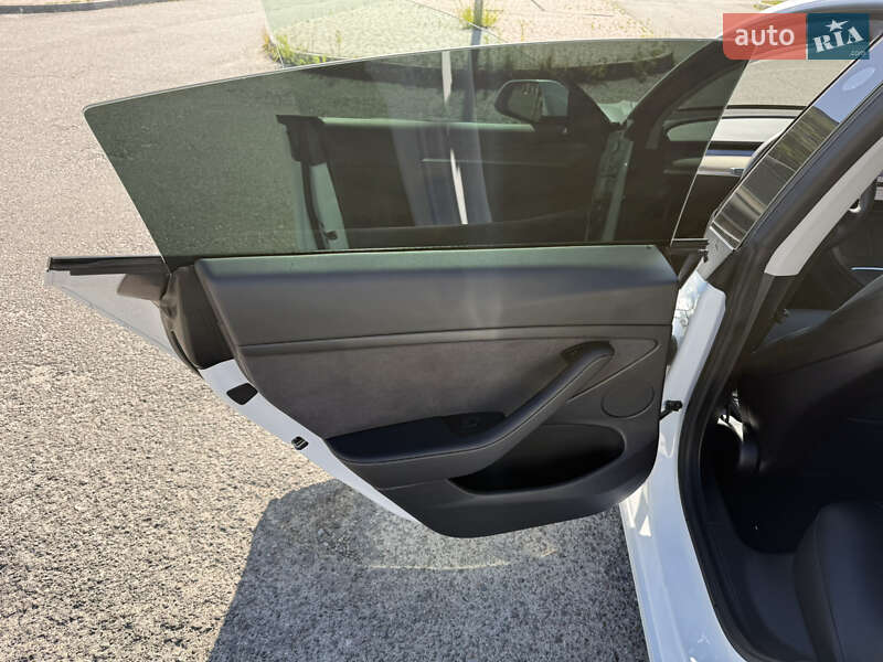 Седан Tesla Model 3 2021 в Львові