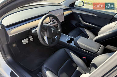 Седан Tesla Model 3 2021 в 