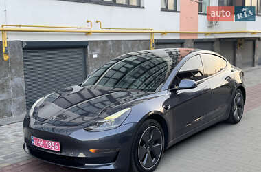 Седан Tesla Model 3 2021 в 
