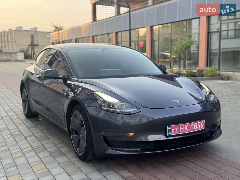 Седан Tesla Model 3 2021 в 